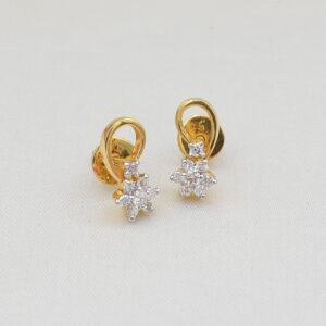 18K Flower Designed Diamond Earings